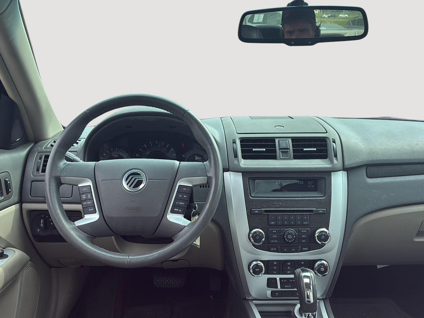 Used 2010 GOLD Mercury Premier image 5
