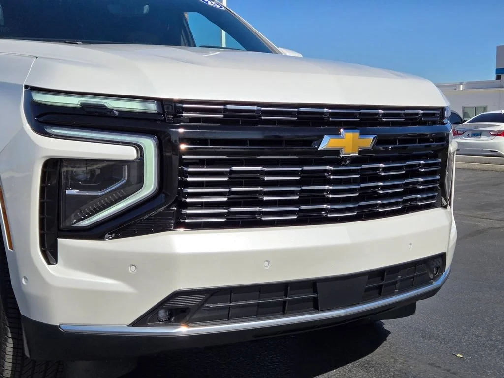 Used 2025 Iridescent Pearl Tricoat Chevrolet High Country image 1