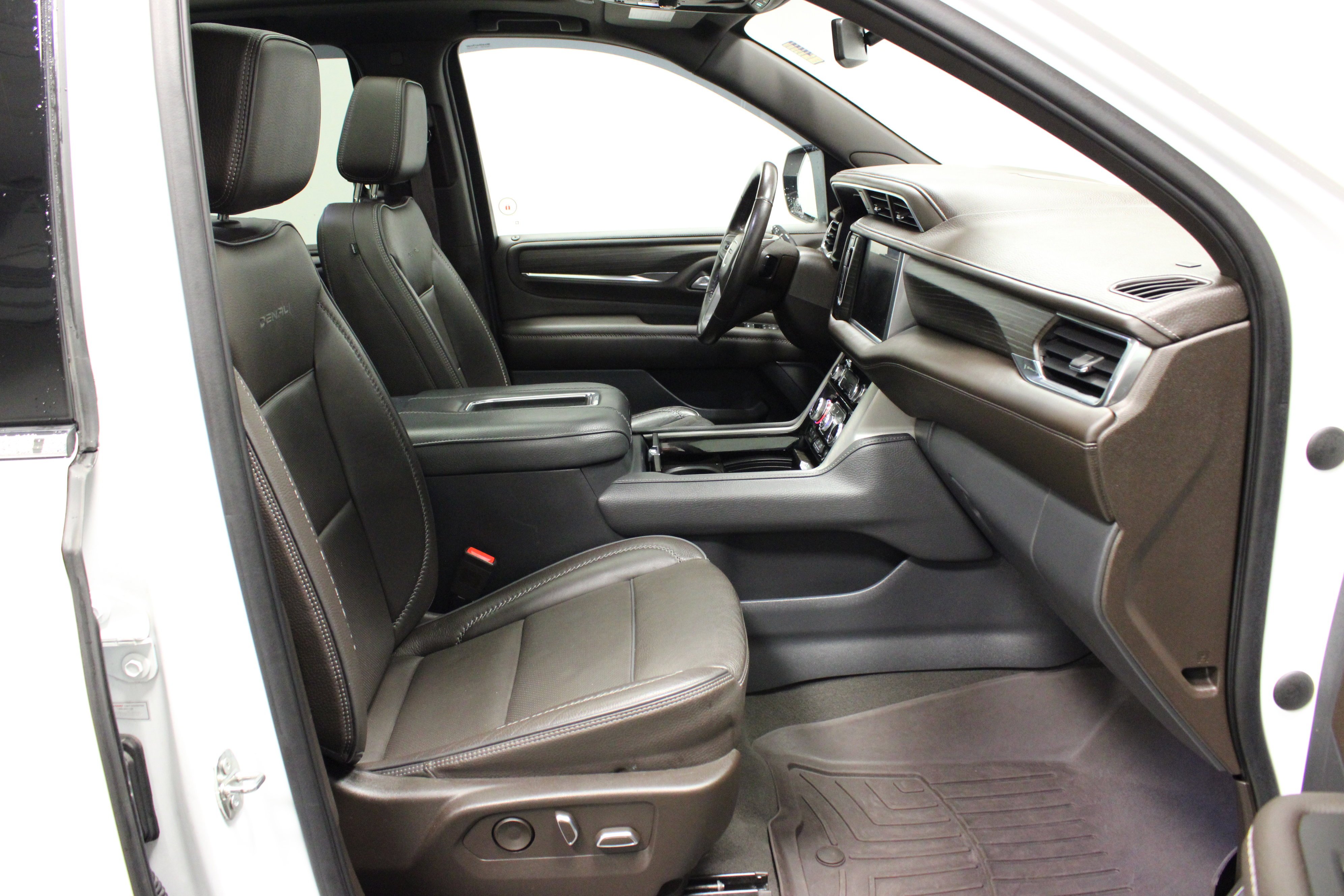 Used 2022 Summit White GMC Denali image 16