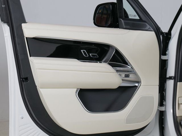 New 2026 Fuji White Land Rover SE image 27