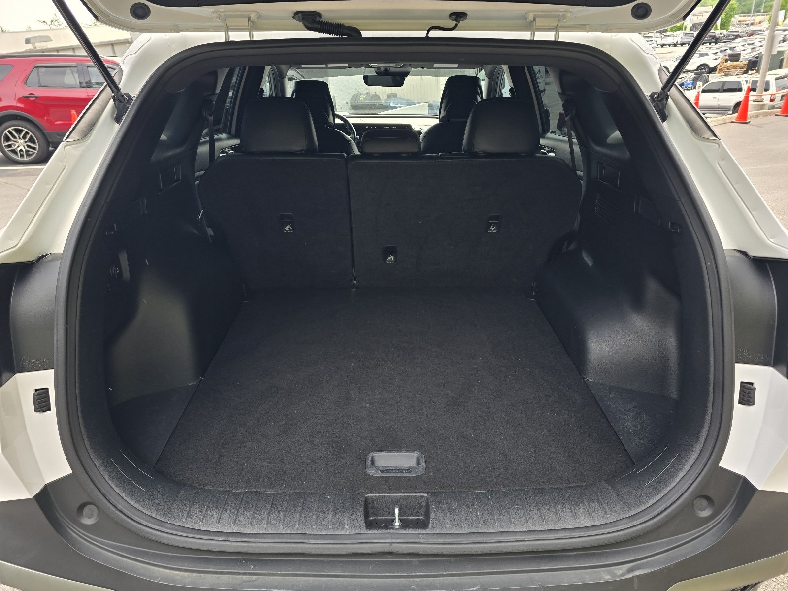 Used 2023 White Kia X-Line image 25