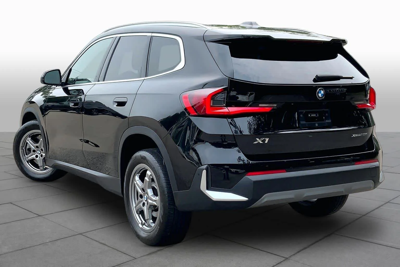 Used 2023 Jet Black BMW xDrive28i image 12