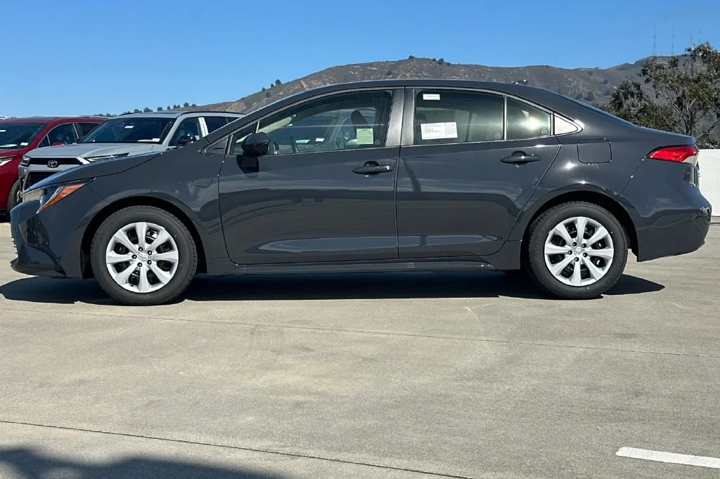 New 2027 Underground Toyota  LE image 7