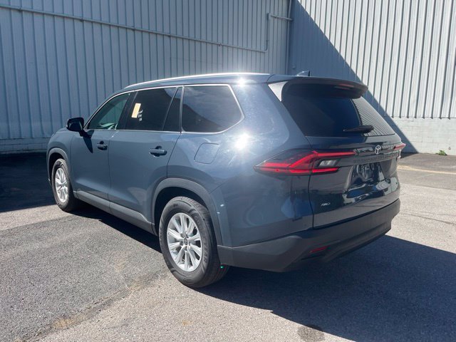 Used 2025 White Toyota XLE image 7