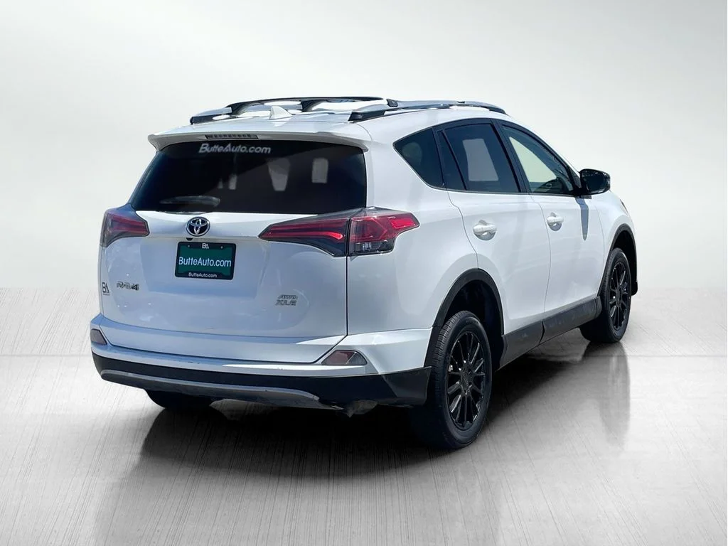 Used 2017 Super White Toyota XLE image 3