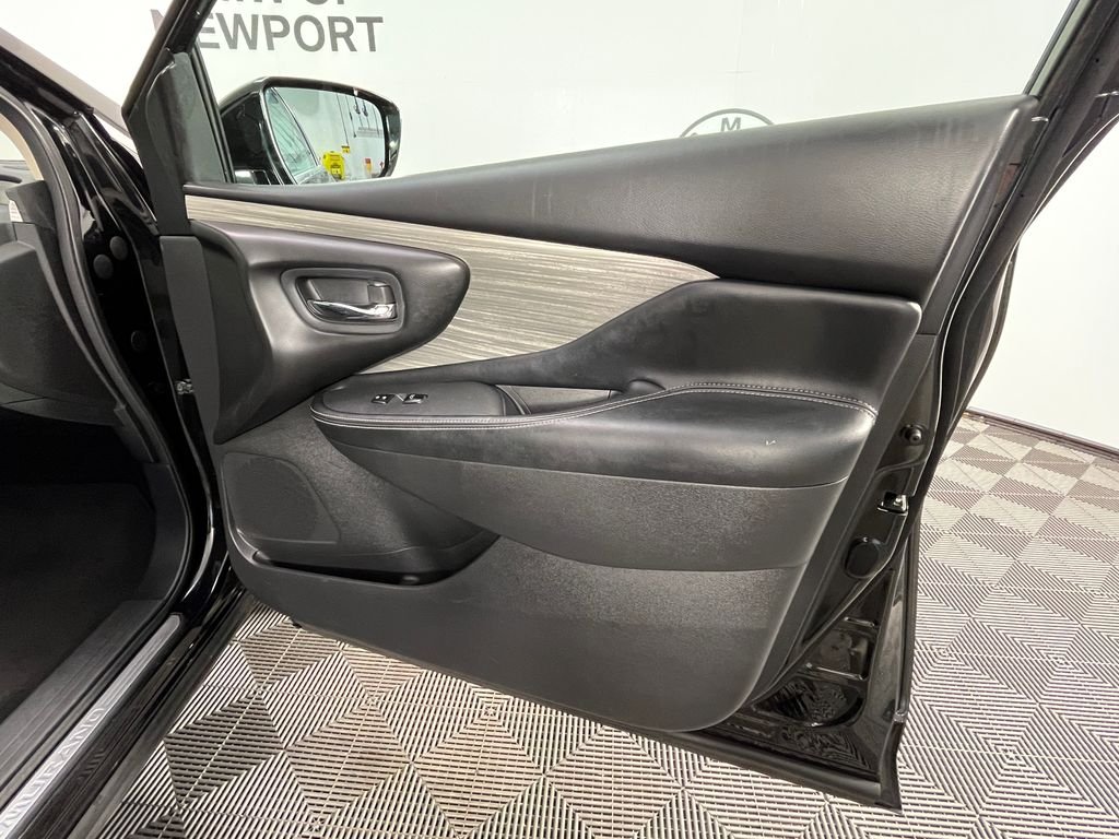 Used 2016 Black Nissan SV image 22
