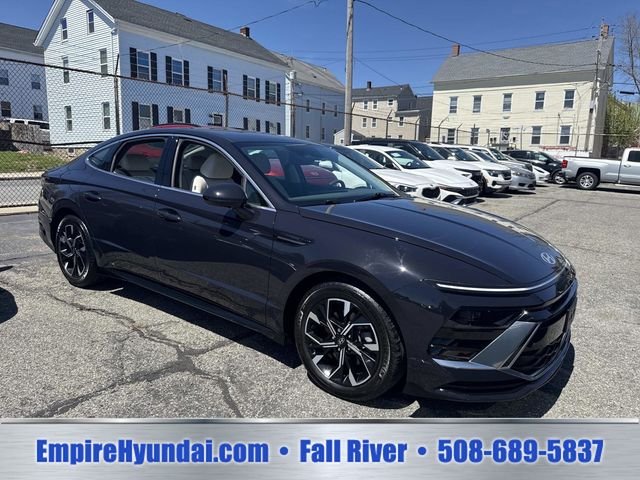 Certified Used 2024 Carbon Blue Hyundai SEL image 2