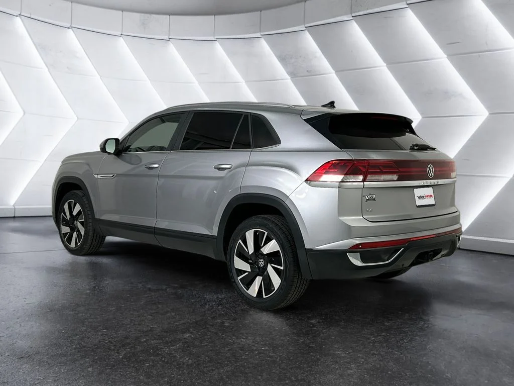 Used 2024  Volkswagen 2.0T SE w/Technology image 6
