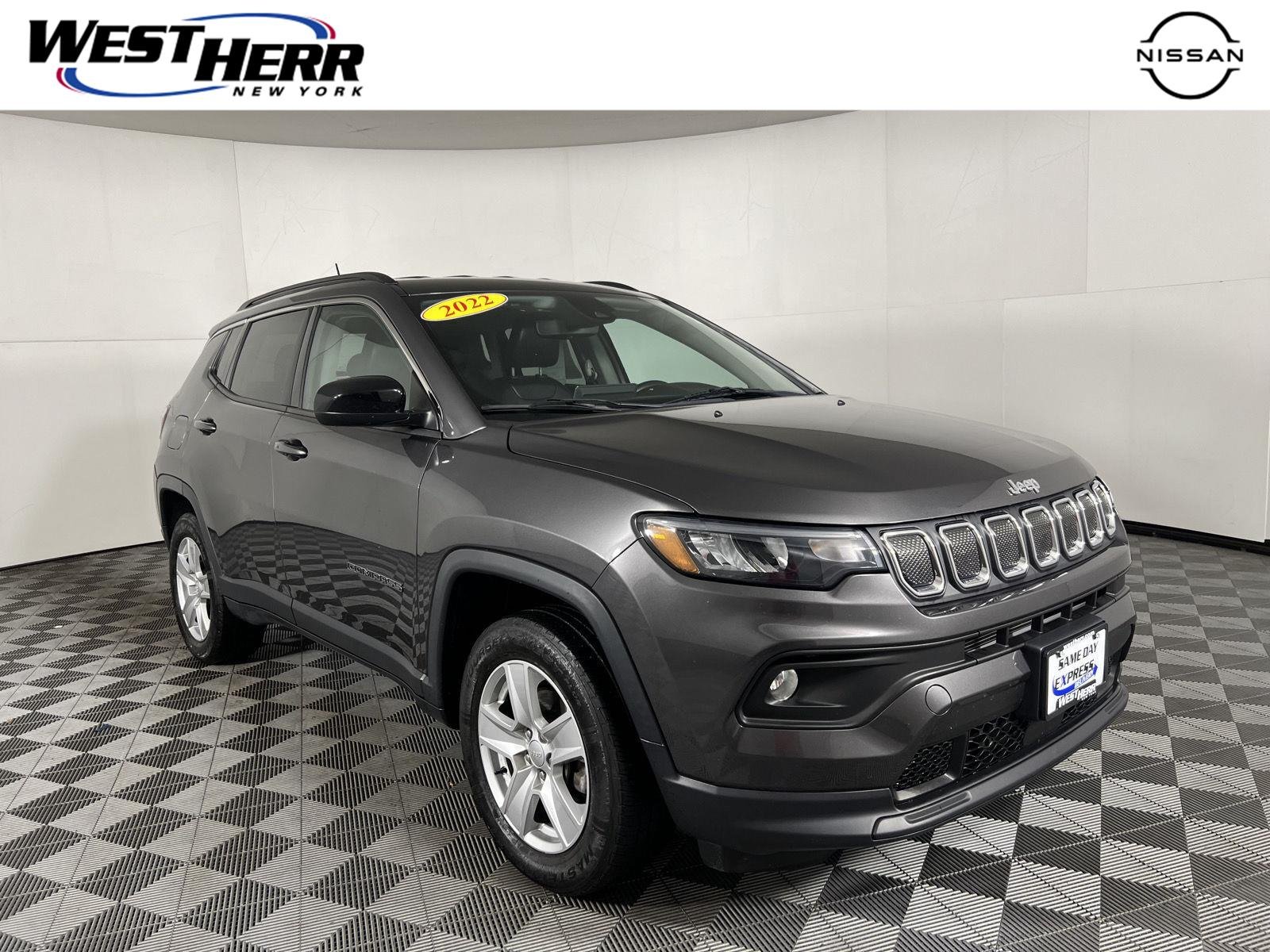 Used 2022 Granite Crystal Metallic Clearcoat Jeep Latitude image 1