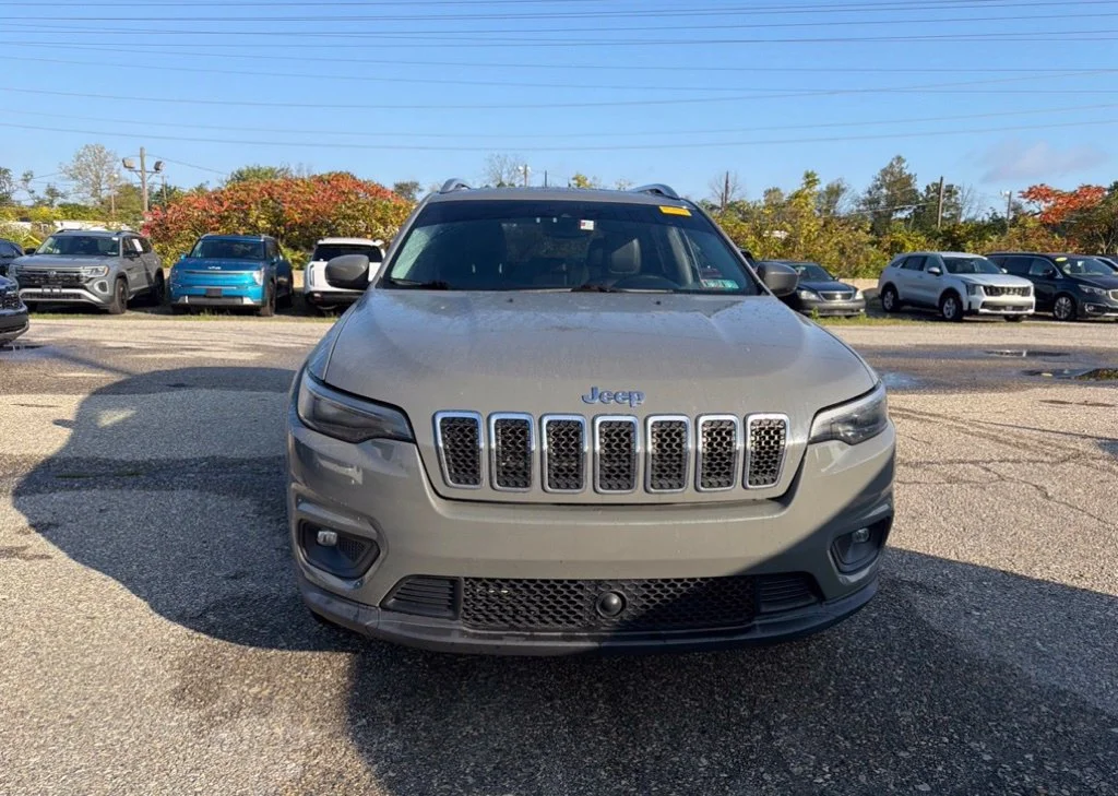 Used 2021 Gray Jeep Latitude Lux image 2