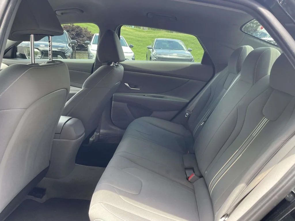 Used 2023 Black Hyundai SEL image 10