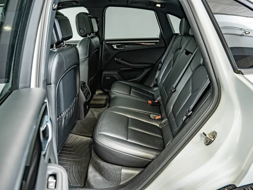 Used 2018 White Porsche  image 39