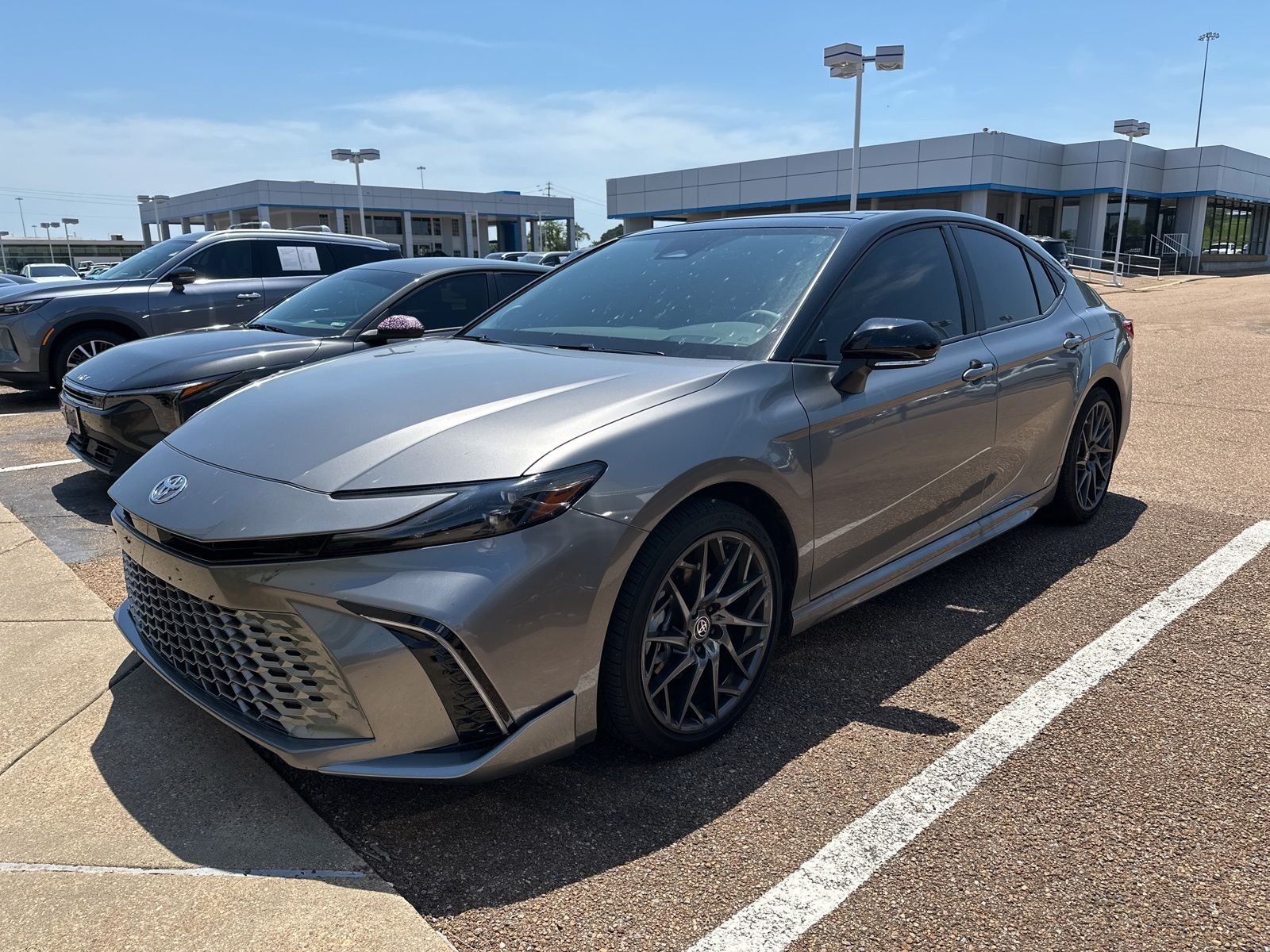 2025 Toyota Camry XSE Hybrid's photo