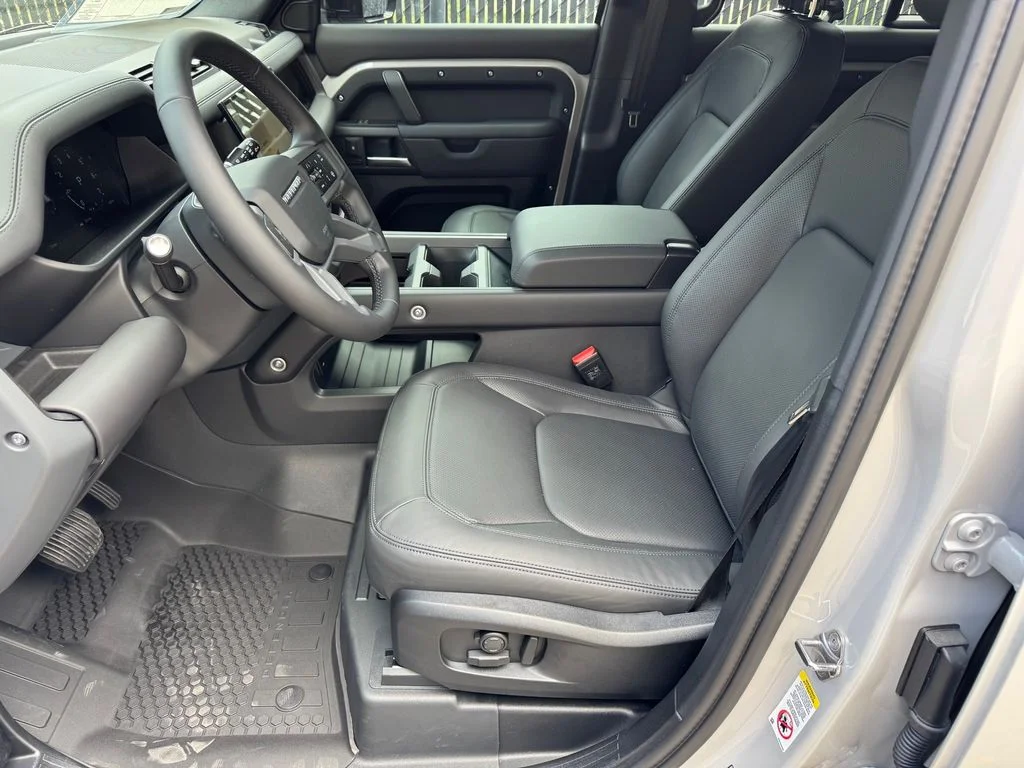 New 2026 Fuji White Land Rover S image 8