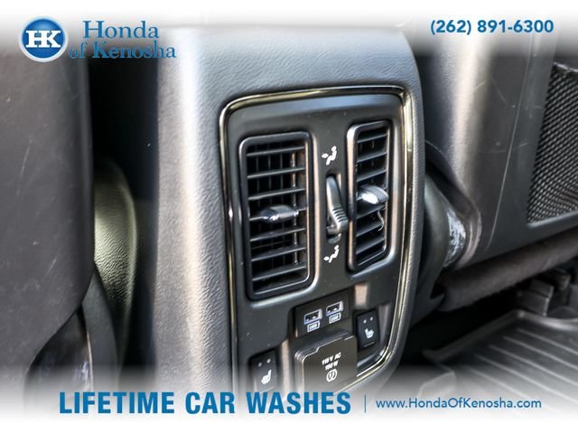 Used 2020 Diamond Black Jeep Overland image 15
