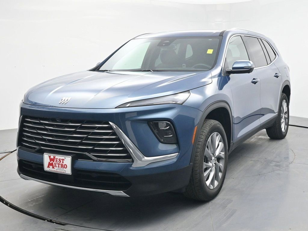 Used 2025 Buick Enclave Preferred with VIN 5GAEVARS0SJ301691 for sale in Monticello, Minnesota