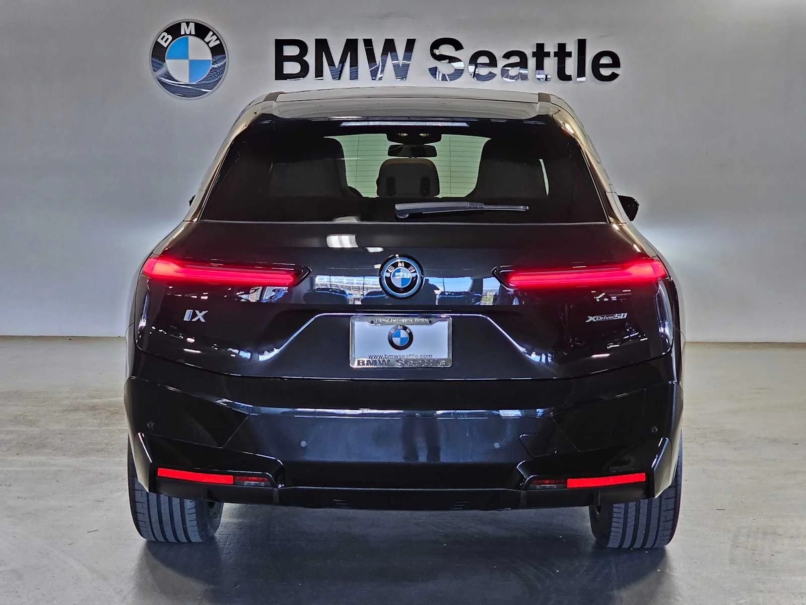 Certified Used 2024 Black Sapphire Metallic BMW xDrive50 image 5