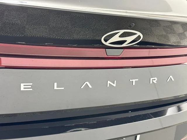 New 2026 Hyundai ELANTRA SE