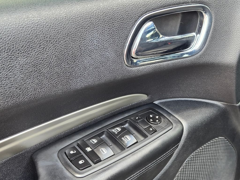 Used 2014 Black Dodge SXT image 21