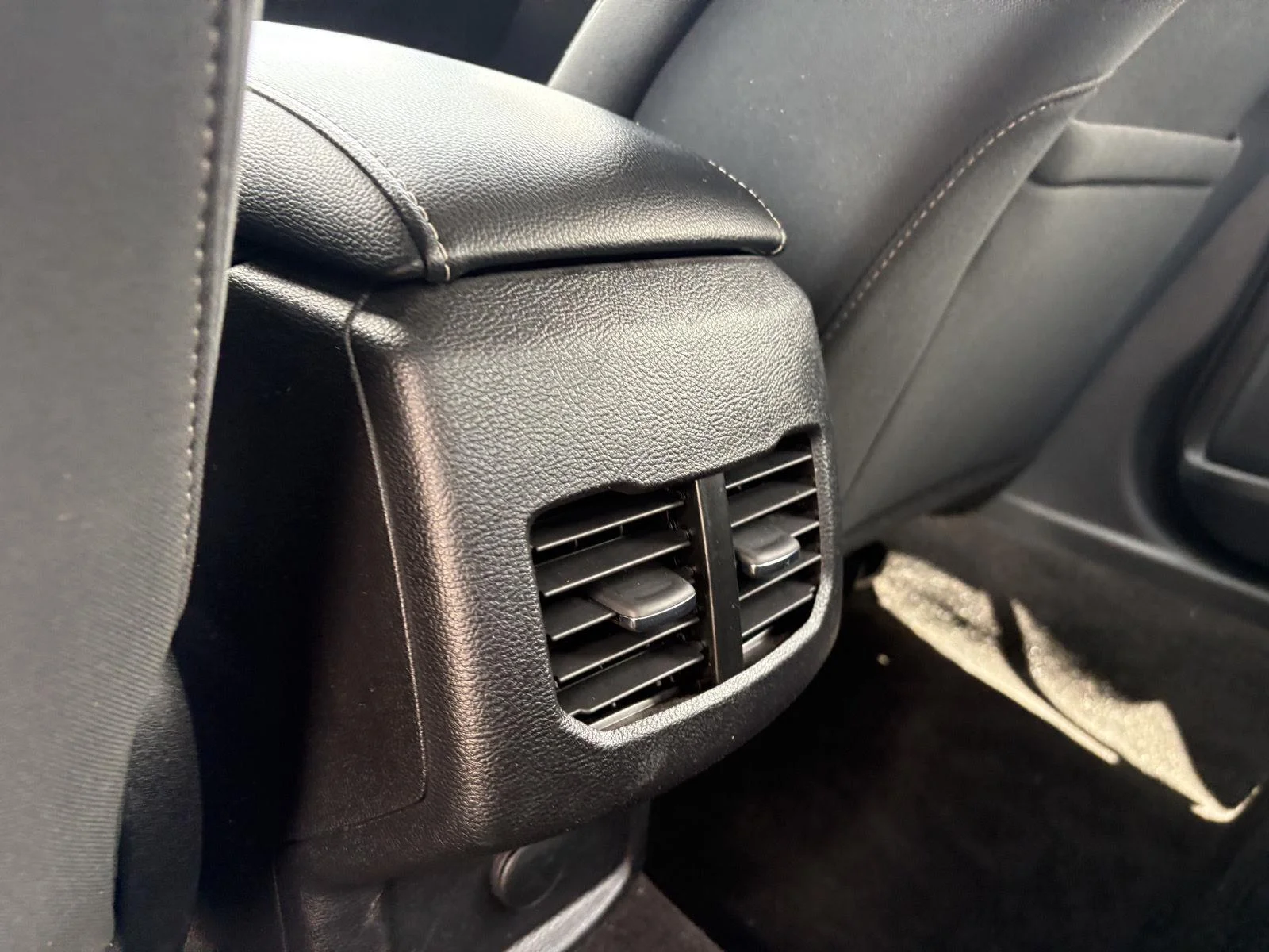 Used 2019 Rich Copper Metallic Tinted Clearcoat Ford SE image 18