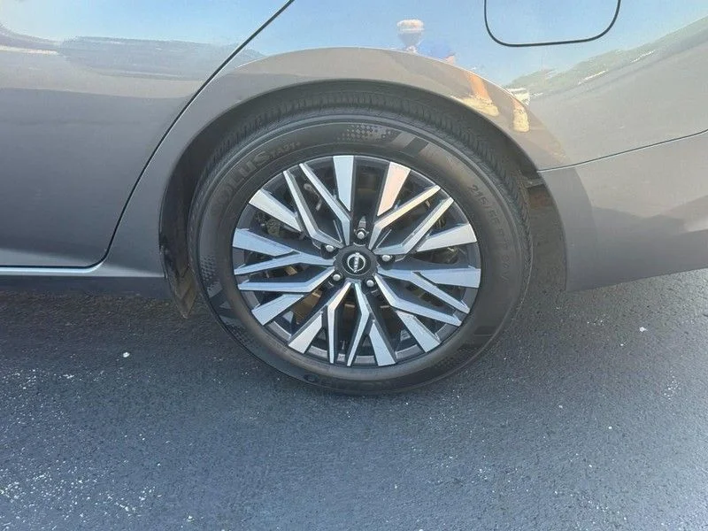 Used 2024 Gray Nissan 2.5 SV image 8