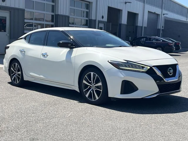 Used 2020 White Nissan 3.5 S image 15
