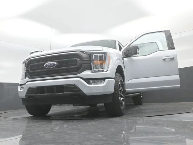 Certified Used 2022 White Metallic Ford XLT image 32