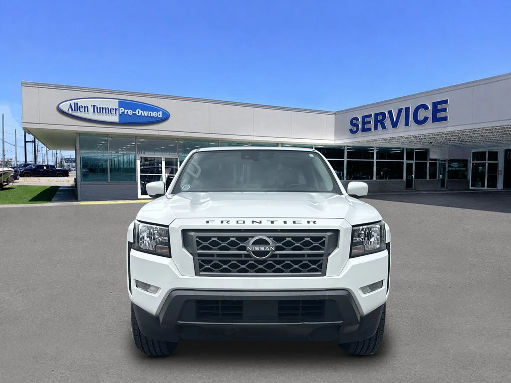 Used 2023 Glacier White Nissan SV image 3