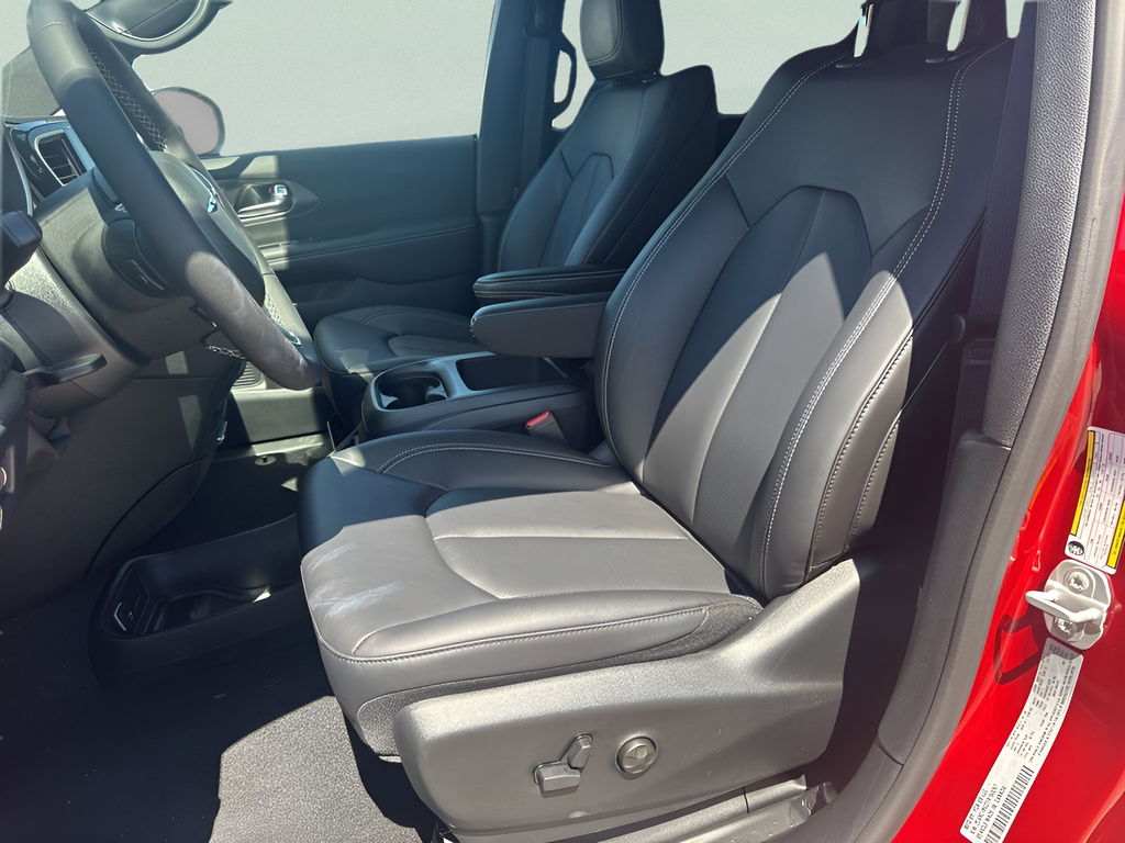 New 2026 Red Hot Pearl-Coat Exterior Paint Chrysler Select image 14