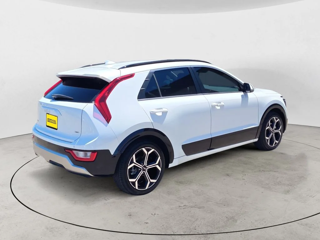 Used 2023 White Kia EX Touring image 5