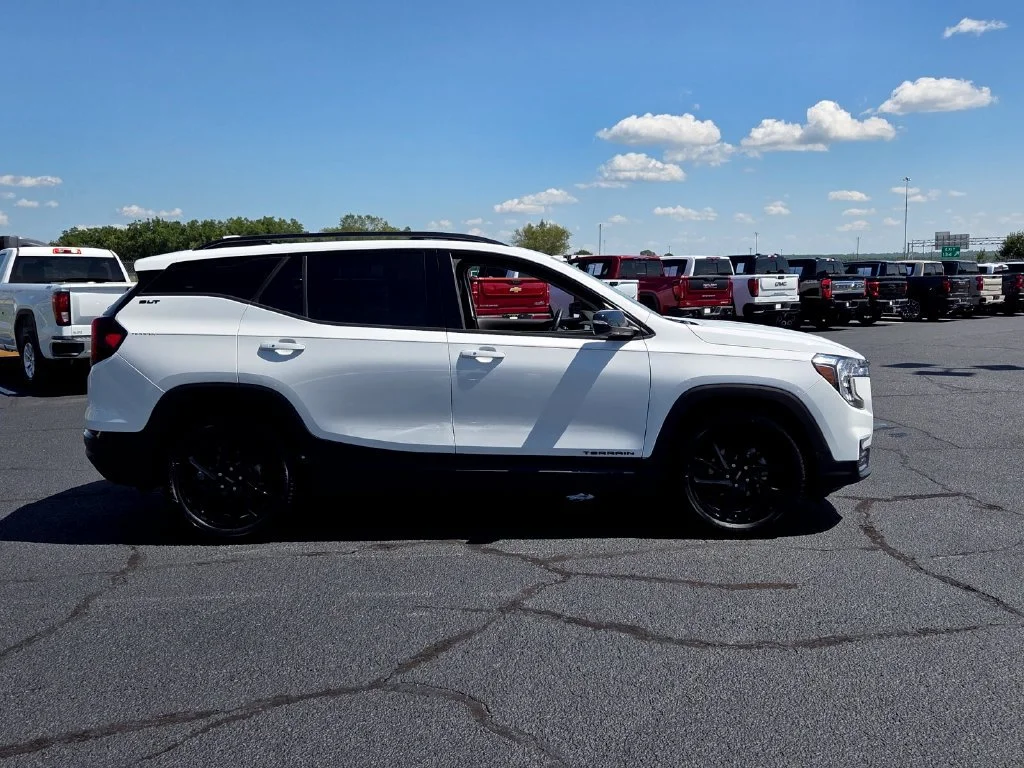 Used 2023 SUMMIT WHITE GMC SLT image 15