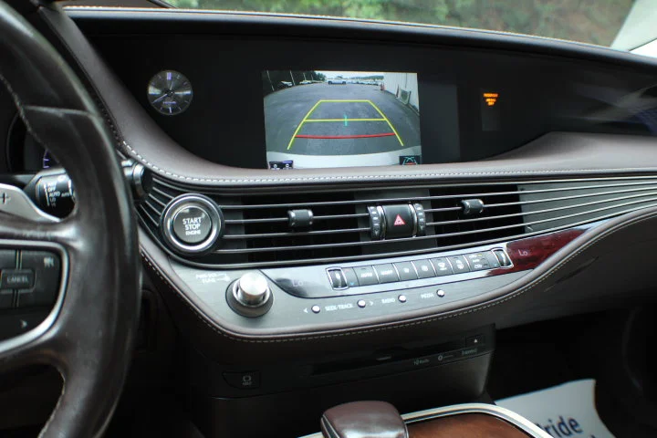 Used 2018  Lexus  image 12