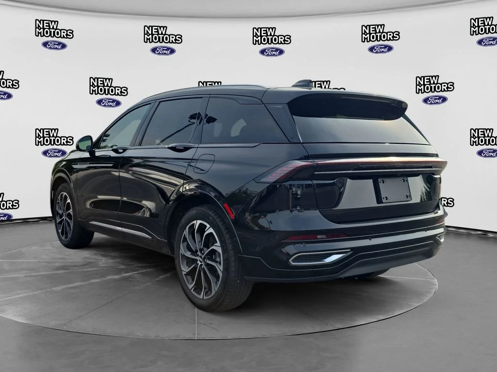 Used 2024 Black Metallic Lincoln Reserve image 2