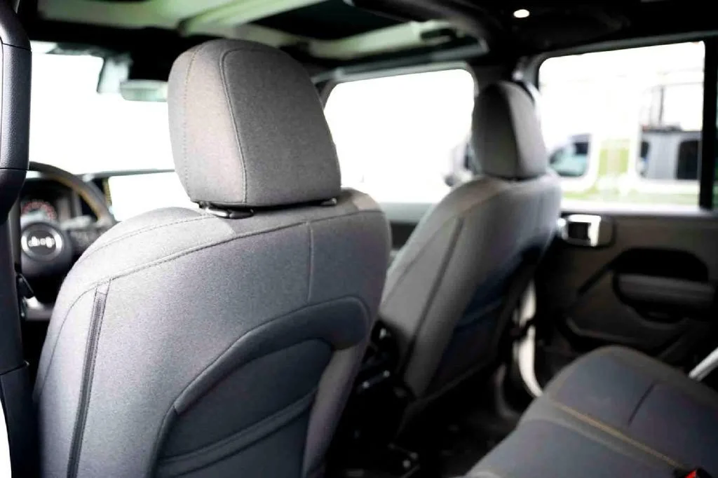New 2024 White Jeep Sport S image 19