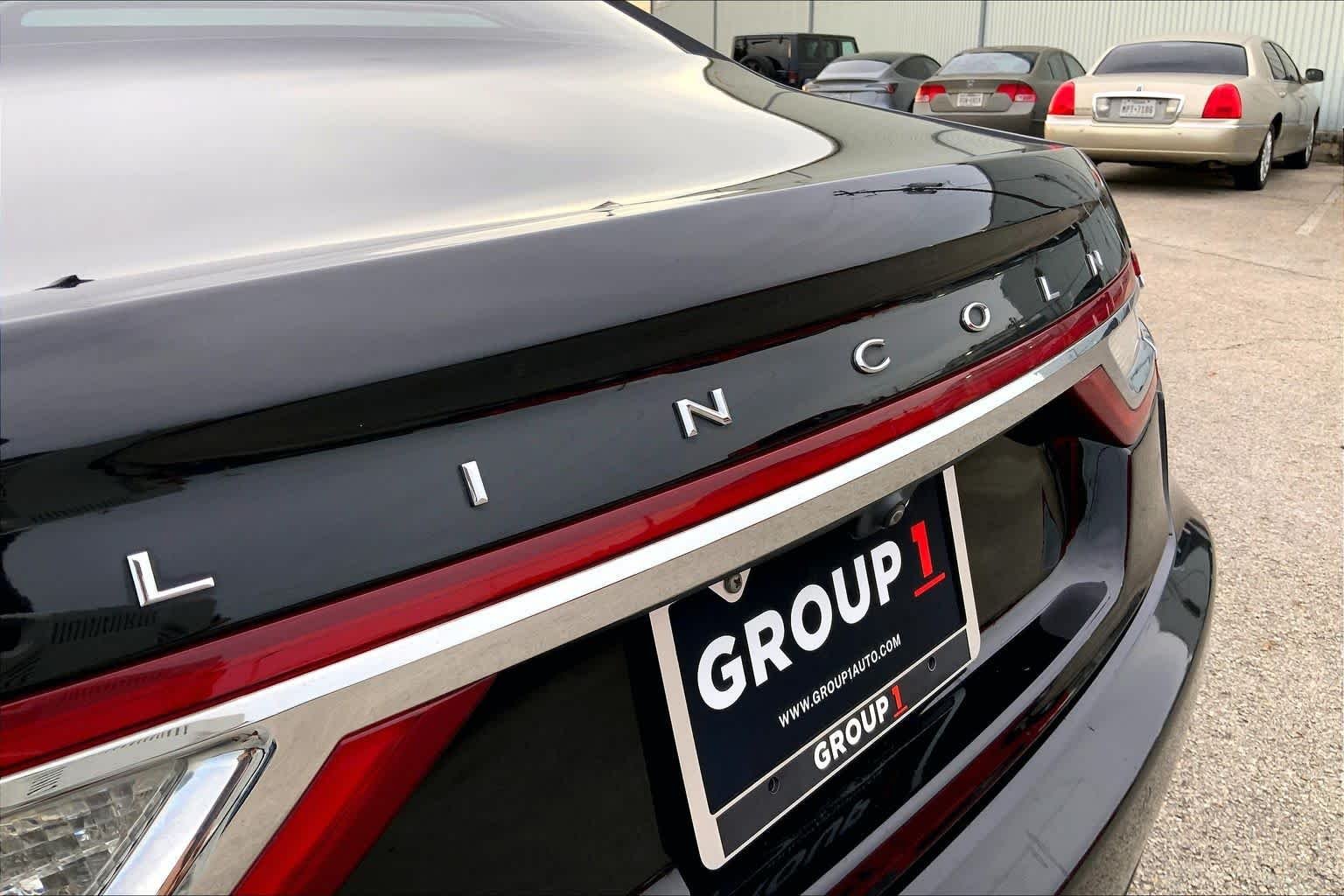 Used 2018 Black Velvet Lincoln Reserve image 8