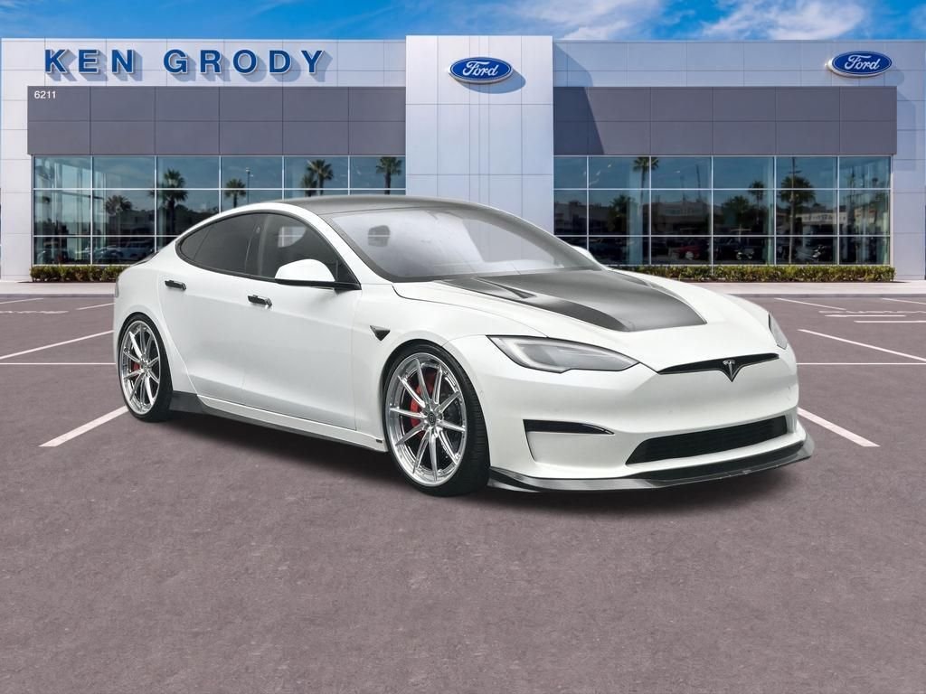 Used 2022 White Tesla Plaid image 1