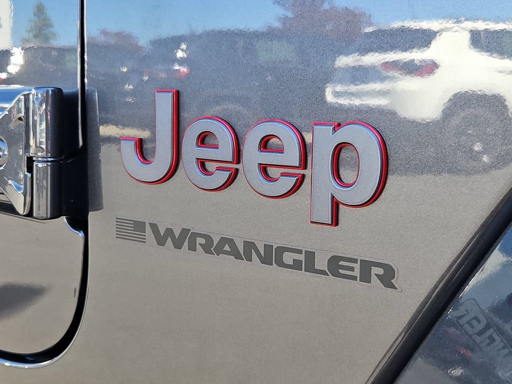 New 2026 Granite Crystal Metallic Clear-Coat Exterior Paint Jeep Rubicon image 25