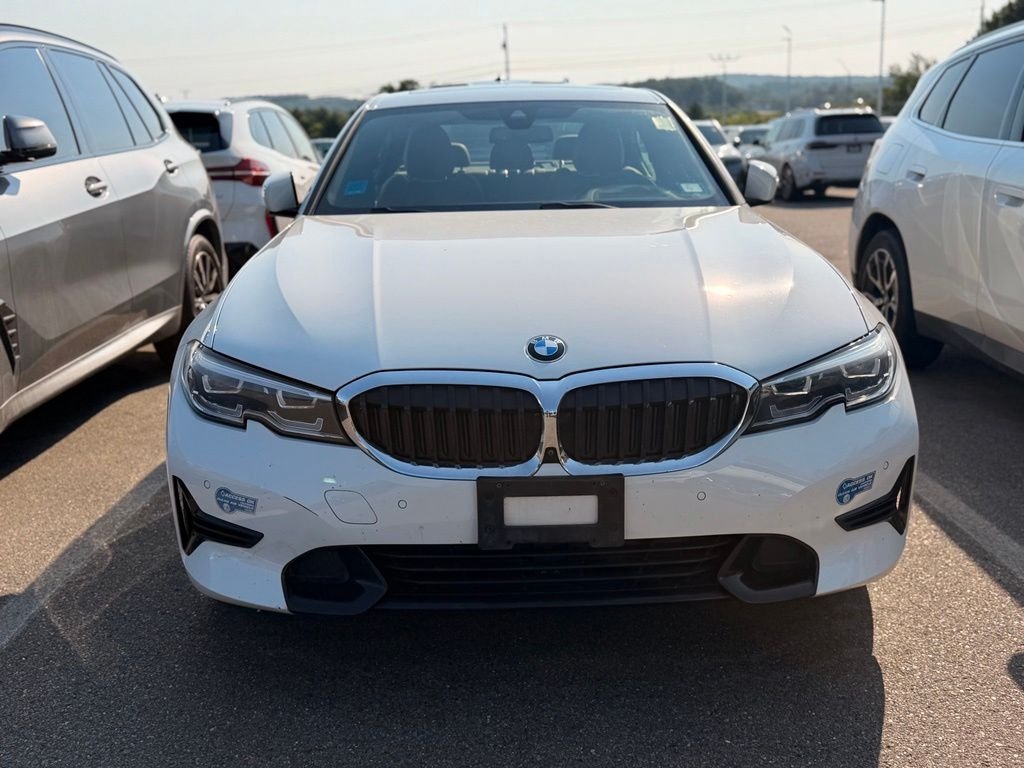 Used 2021 White BMW 330e iPerformance image 2