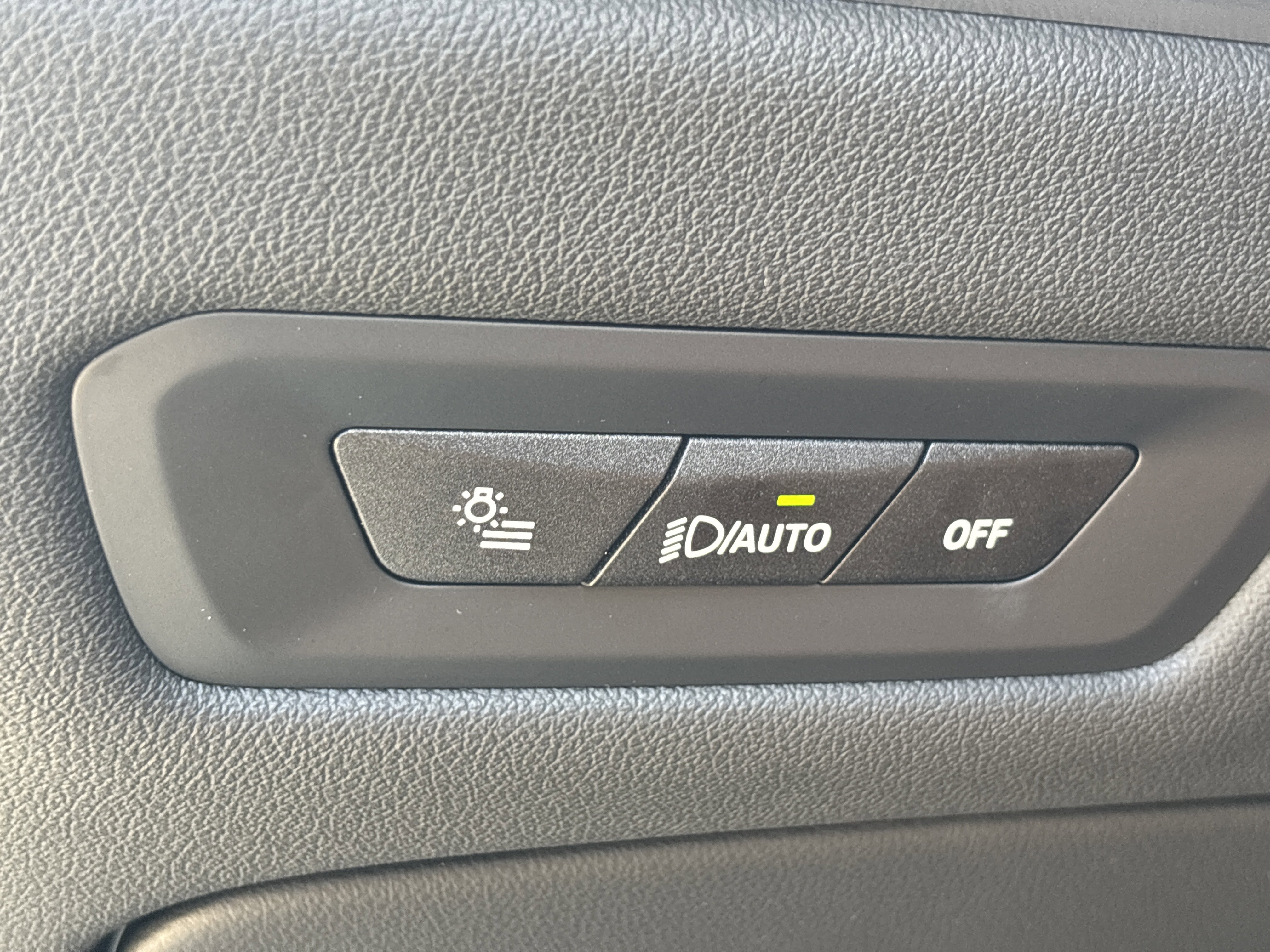 Used 2025 Mineral White Metallic BMW M60i image 26