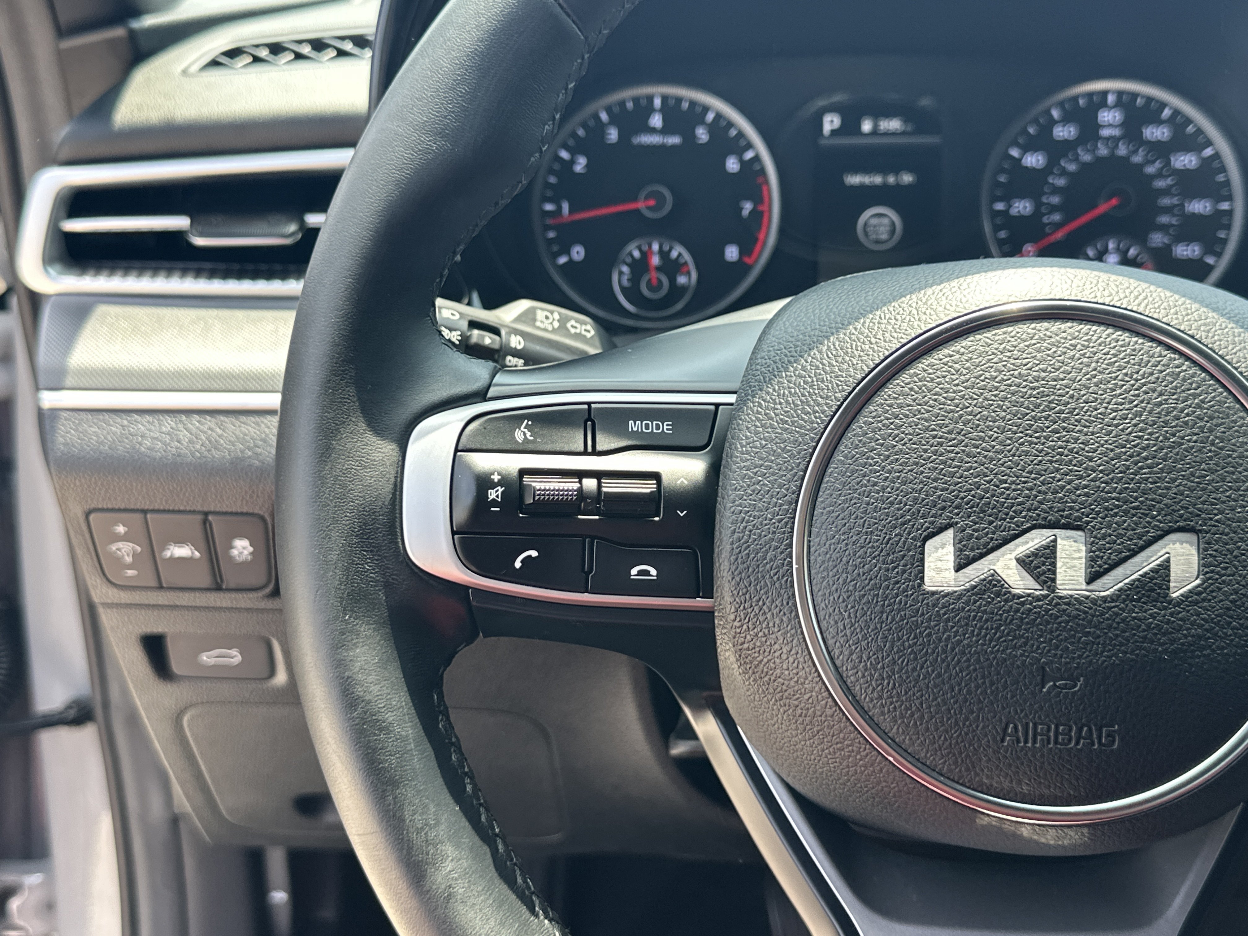 Used 2024 Wolf Gray Kia GT-Line image 29