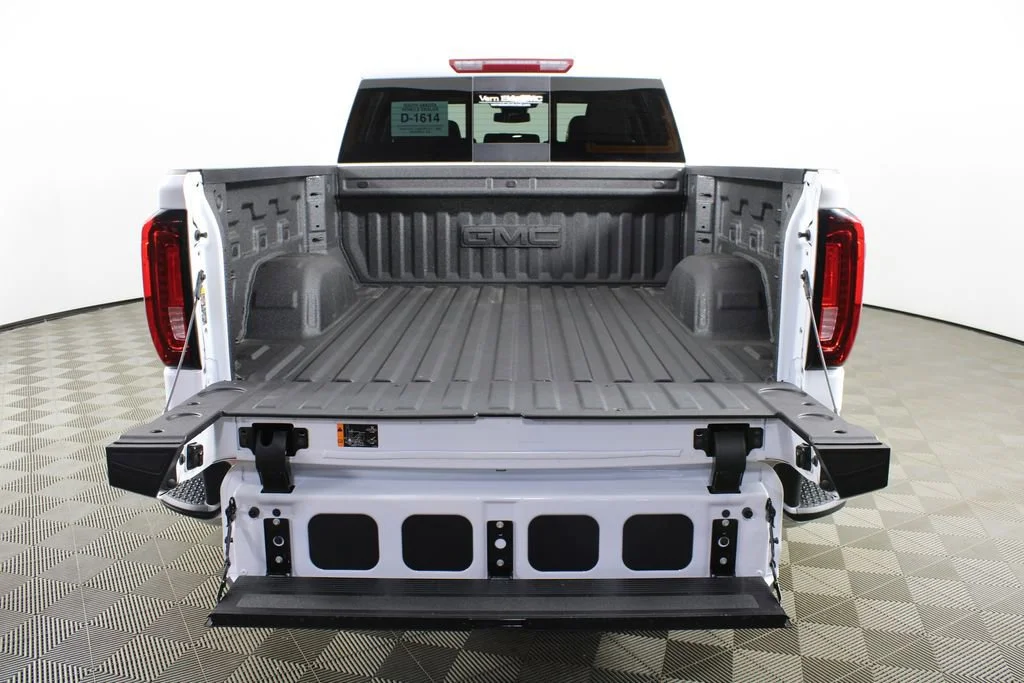 2026 GMC Sierra 1500 SLT - Photo 8