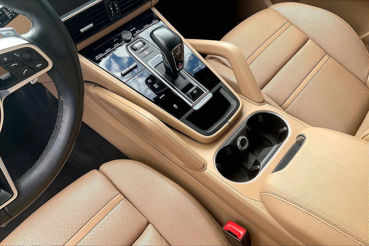 Used 2022  Porsche  image 16