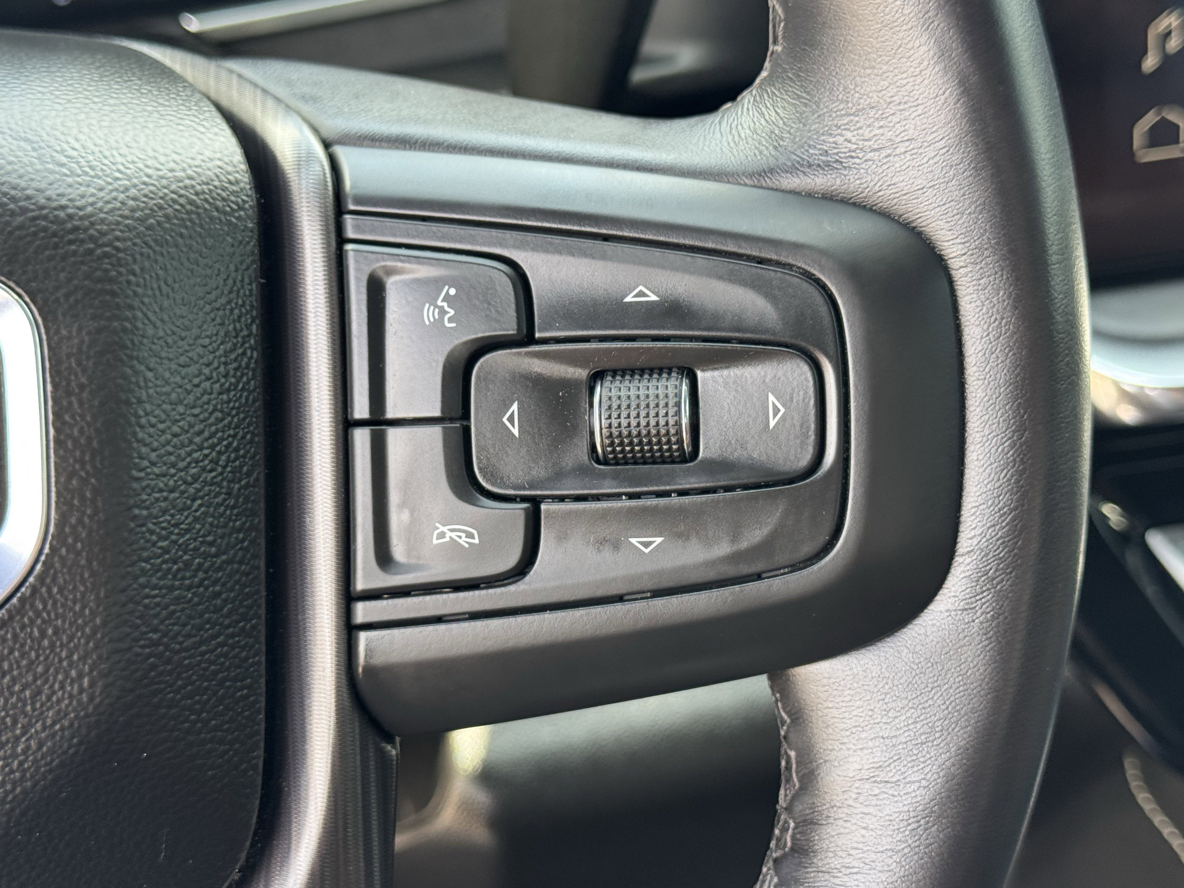 Used 2025 Onyx Black GMC Denali Ultimate image 22