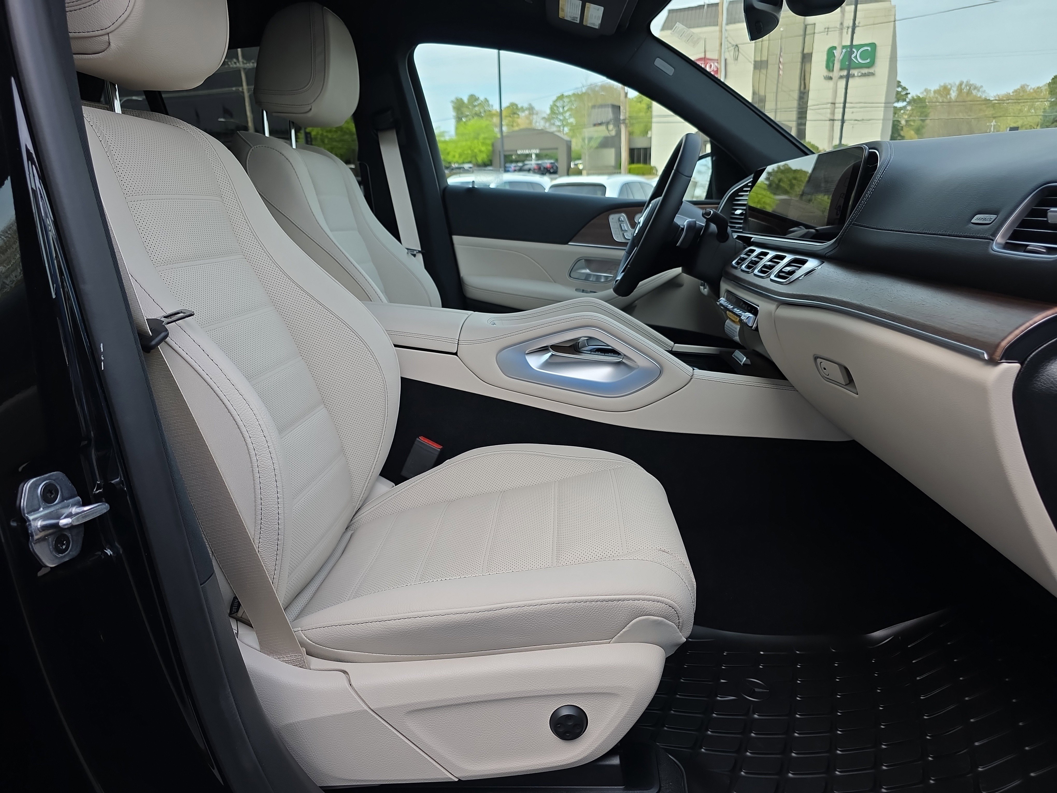 New 2026 Obsidian Black Metallic Mercedes-Benz GLE 450 Coupe image 43