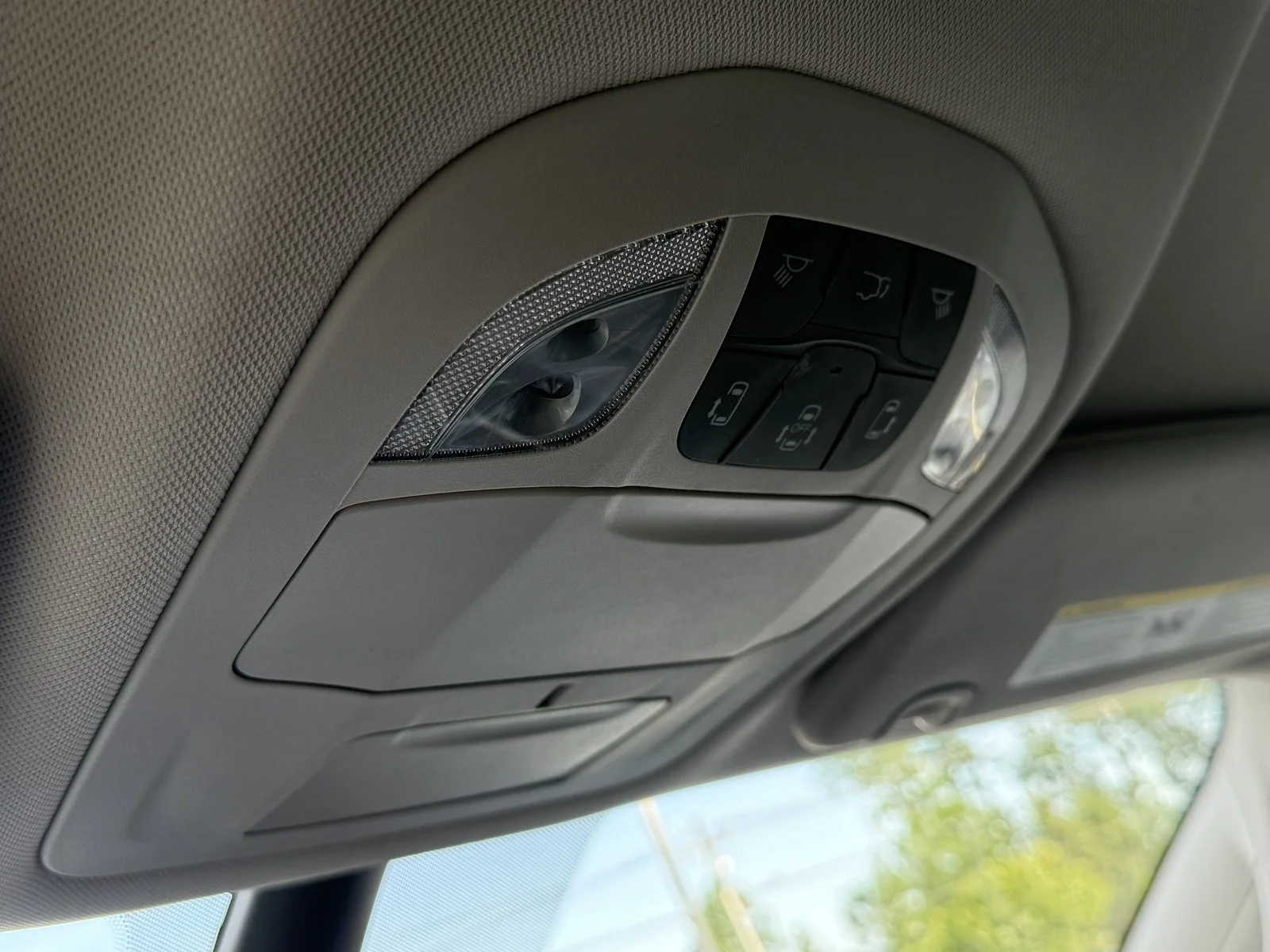 Used 2024 Brilliant Black Crystal Pearlcoat Chrysler Hybrid Select image 25