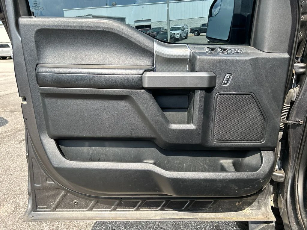 Used 2015 Gray Ford XLT image 7