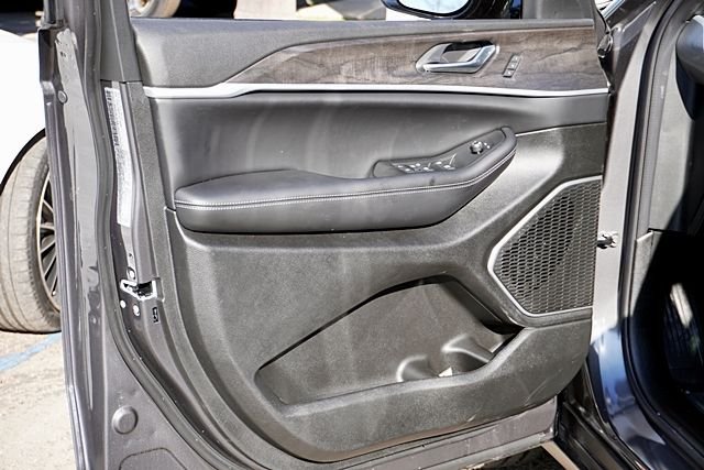 New 2026 Baltic Gray Metallic Clear-Coat Exterior Paint Jeep Limited image 25