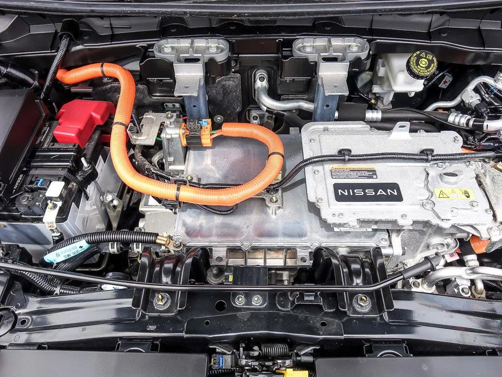Used 2024 Black Diamond Pearl Nissan ENGAGE image 32