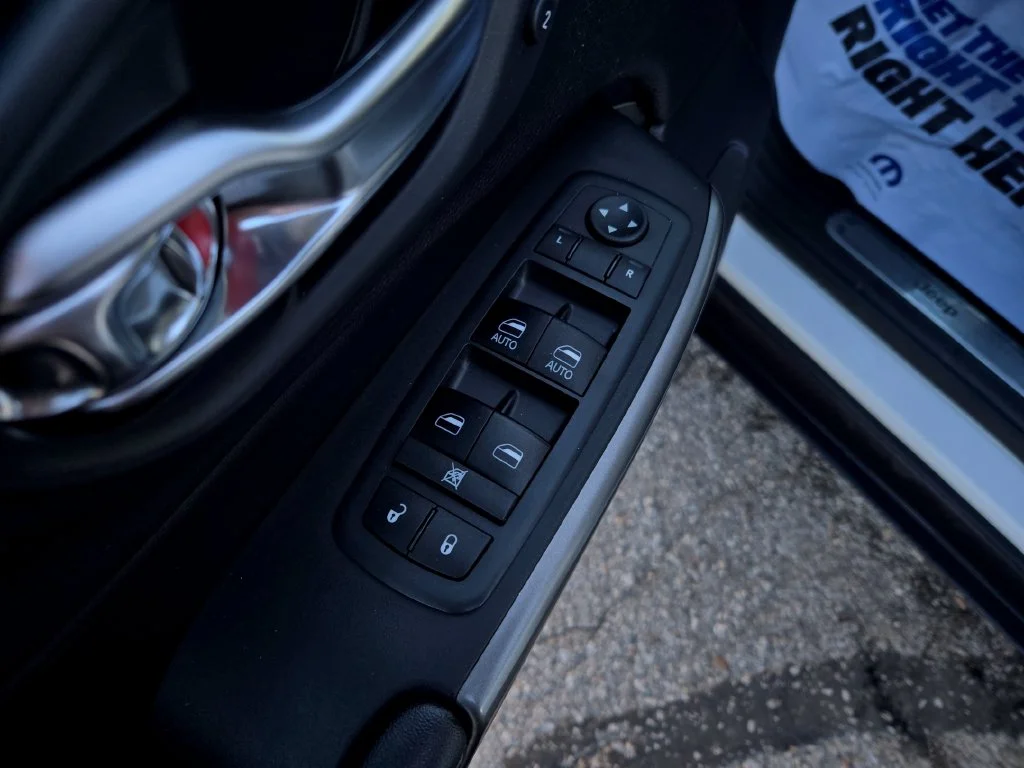 Used 2019 White Jeep Limited image 11