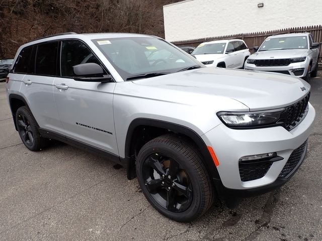 New 2025 Silver Zynith Exterior Paint Jeep Limited image 9
